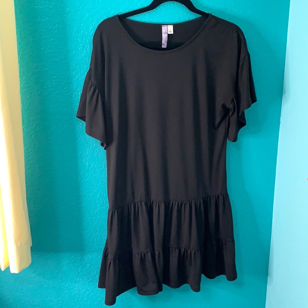 A black dress, size L by Alya from Francesca’s!